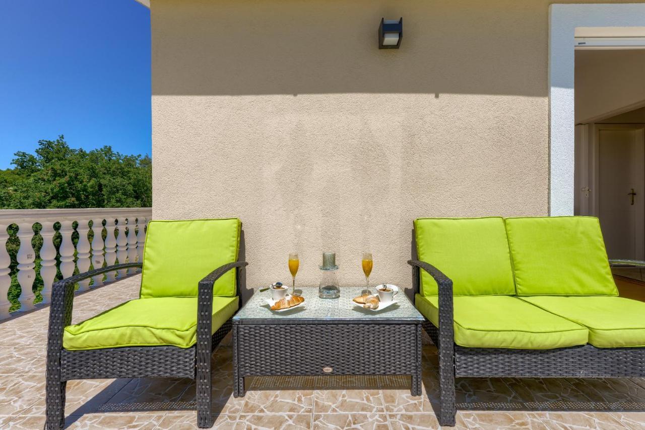 Haus Lilli Mit Pool Lägenhet Ražanac Exteriör bild
