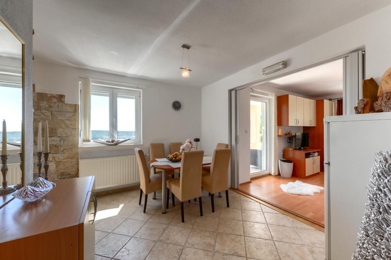Haus Lilli Mit Pool Lägenhet Ražanac Exteriör bild