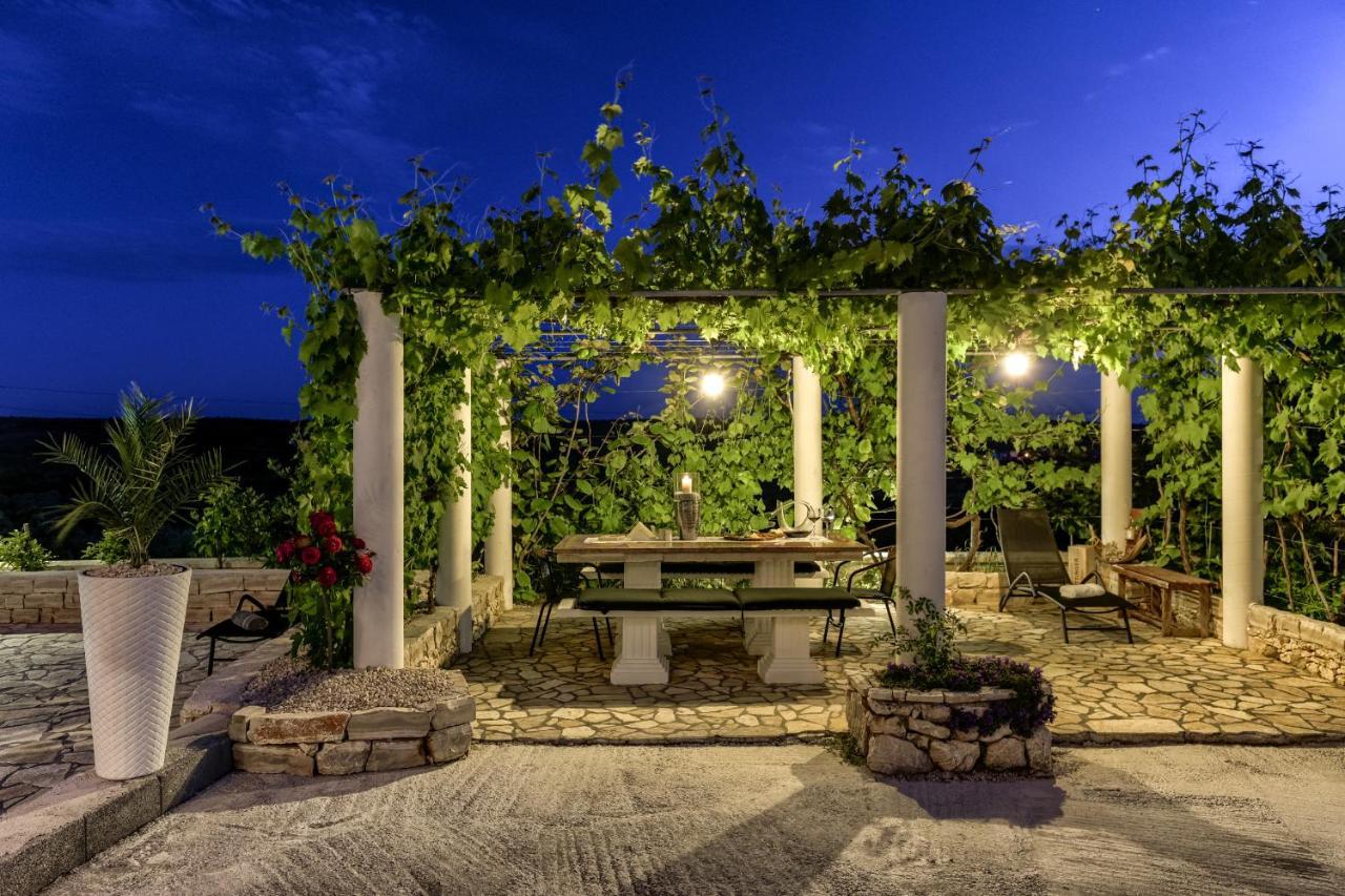 Haus Lilli Mit Pool Lägenhet Ražanac Exteriör bild